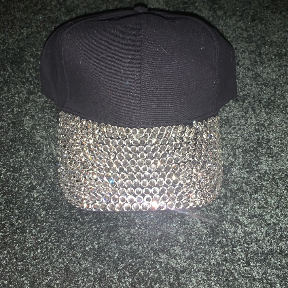 BRAND NEW HAT 🖤
